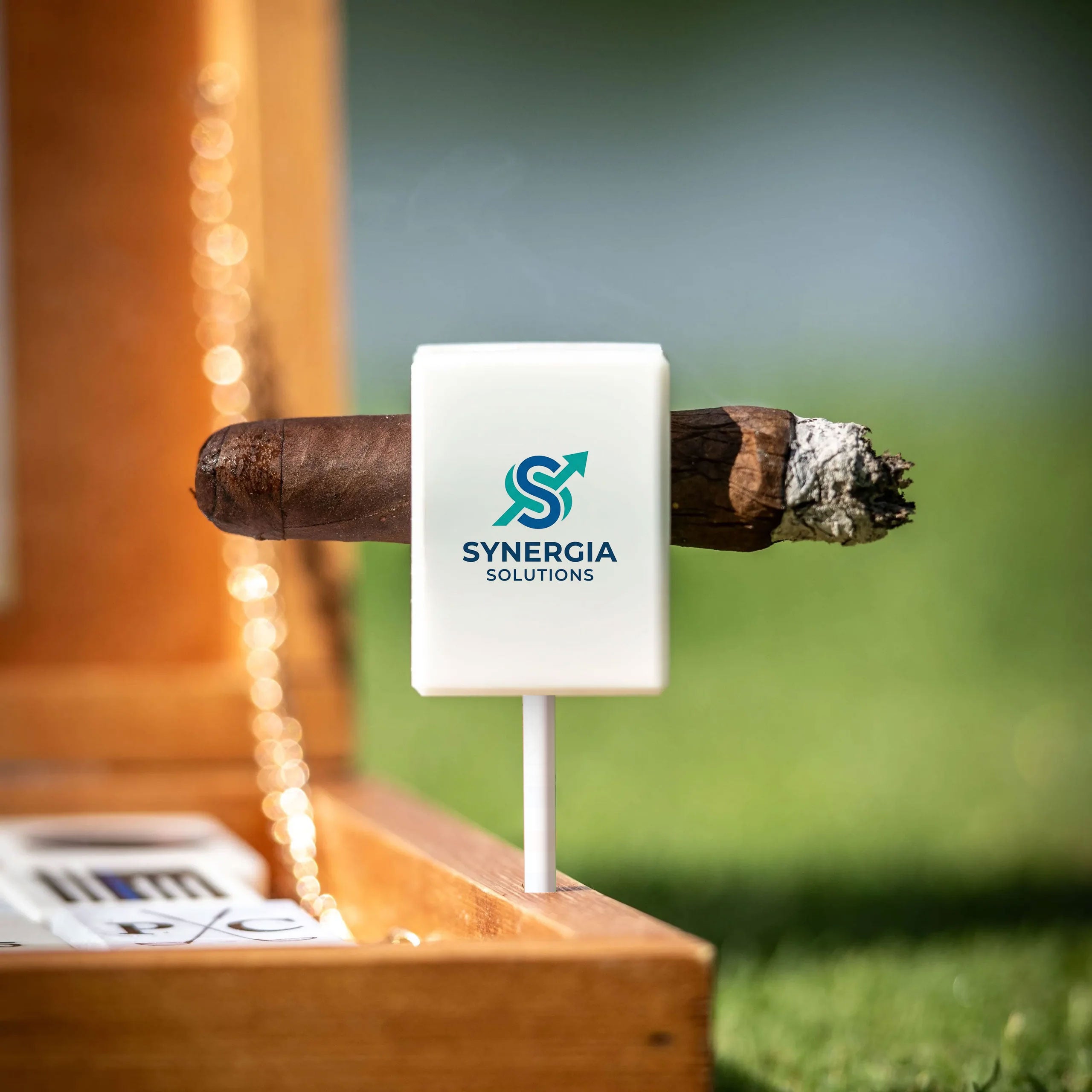 The Cuben Compact Cigar Holder